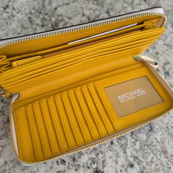 Michael Kors Jet Set Logo Large Center Stripe Wristlet